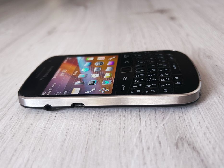 Blackberry 9900 Bold - stare impecabila Touchscreen+ tastatura QWERTY iconic business