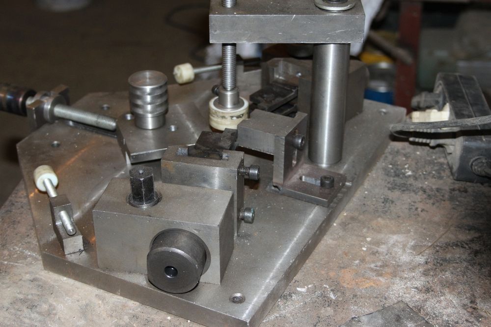 Ручной прес для алюминиевых окон