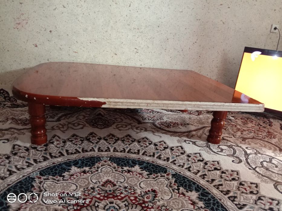 Katta stol  xontaxta va baland stolam buladi noshkalari bor