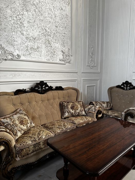 Комплект мягкой мебели (диван + 2 кресла) — как новый!