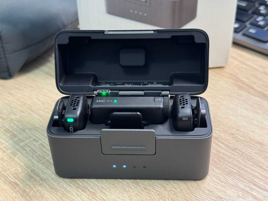 DJI Mic Mini Kit: 2 microfoane + receptor + stație de încărcare, stare excelentă