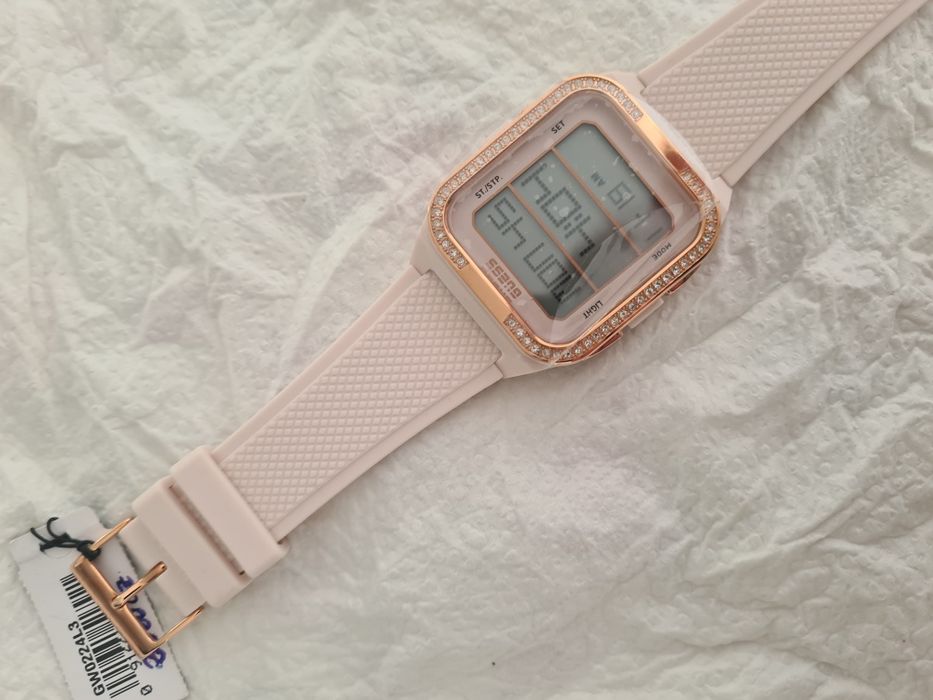 Vând ceas de dama Guess