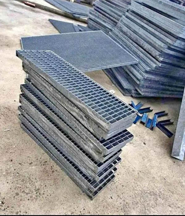Vindem trepte zincate galvanizate