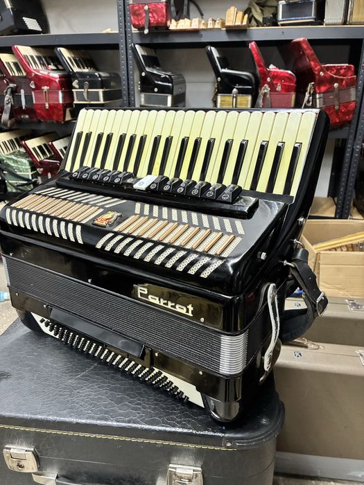Acordeon Parrot/Scandalli cu 120 de basi