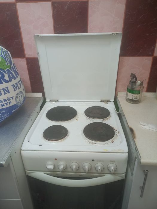 Плита кухонная,в хорошем состоянии.