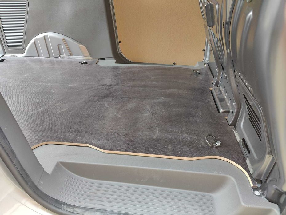 Podea din placaj antiderapant pentru utilitare