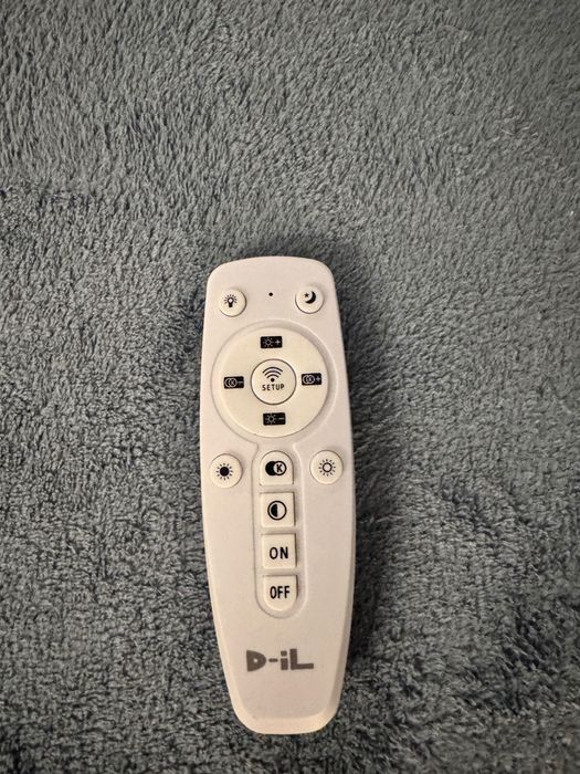 Продава се таванна лампа с дистанционно