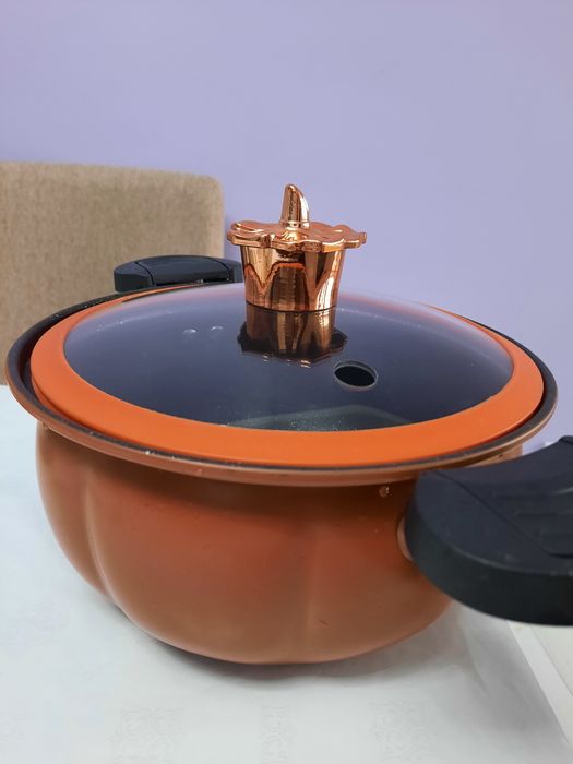 Кастрюли новые антипригарные