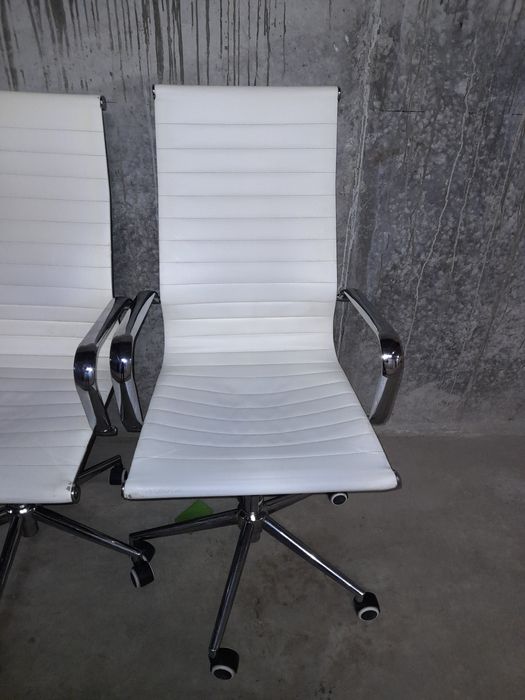 Срочно продам офисный стулья