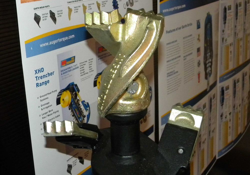 Burghiu de pamant hidraulic Bobcat, Gehl, Komatsu, CAT