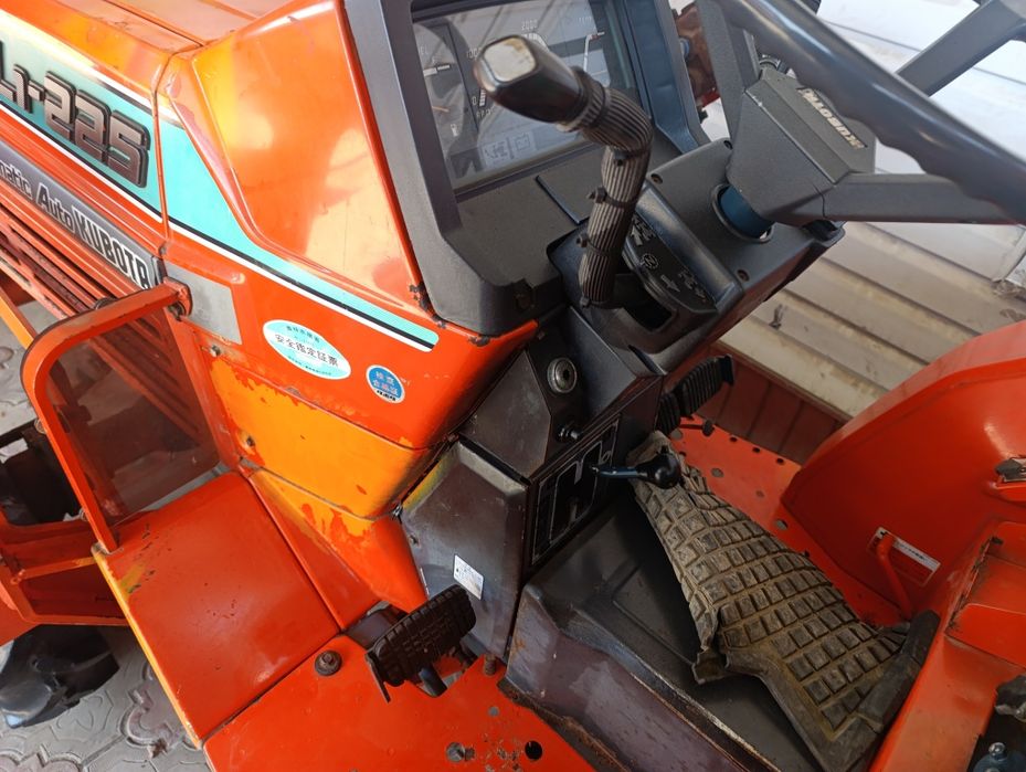 KUBOTA (Japan)мини трактор экскаватор японский