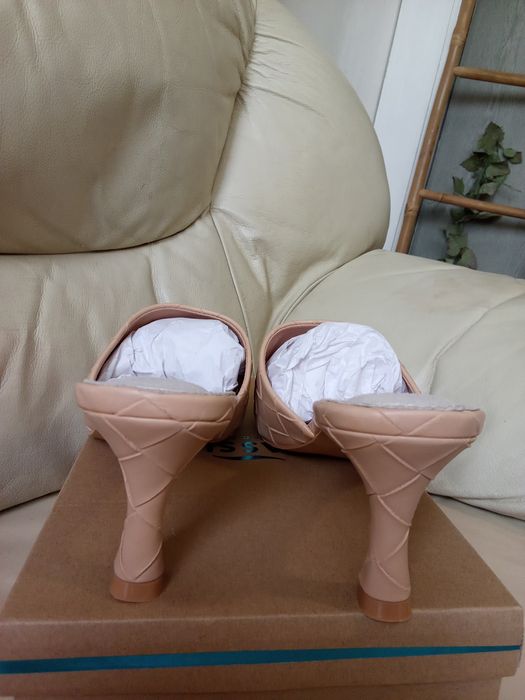 Дамски чехли на ток