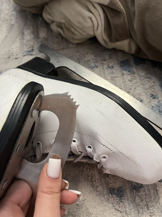 Коньки фигурные женские