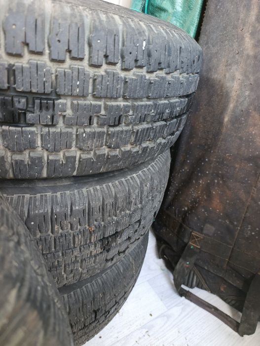 Зимни гуми за  джип или ван  с джанти 4бр- 215/70/15 Goodrich WinterSl
