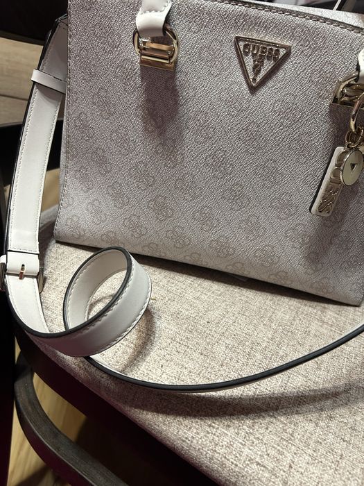 Оригинална чанта Guess