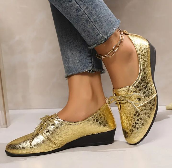 Златни и сребърни обувки