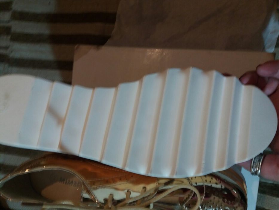 Модерни Златисти Обувки! - 90%!