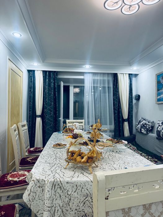 Стол гостинный со стульями