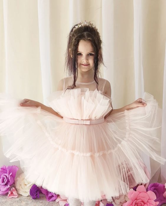 Нарядные платья для левочек на прокат