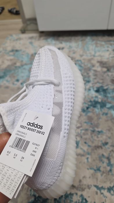 Adidasi yeezy noi