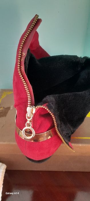 Sapok sotiladi. Xitoy fabrichni. Faqat 1 marta kiyilgan. Yangide