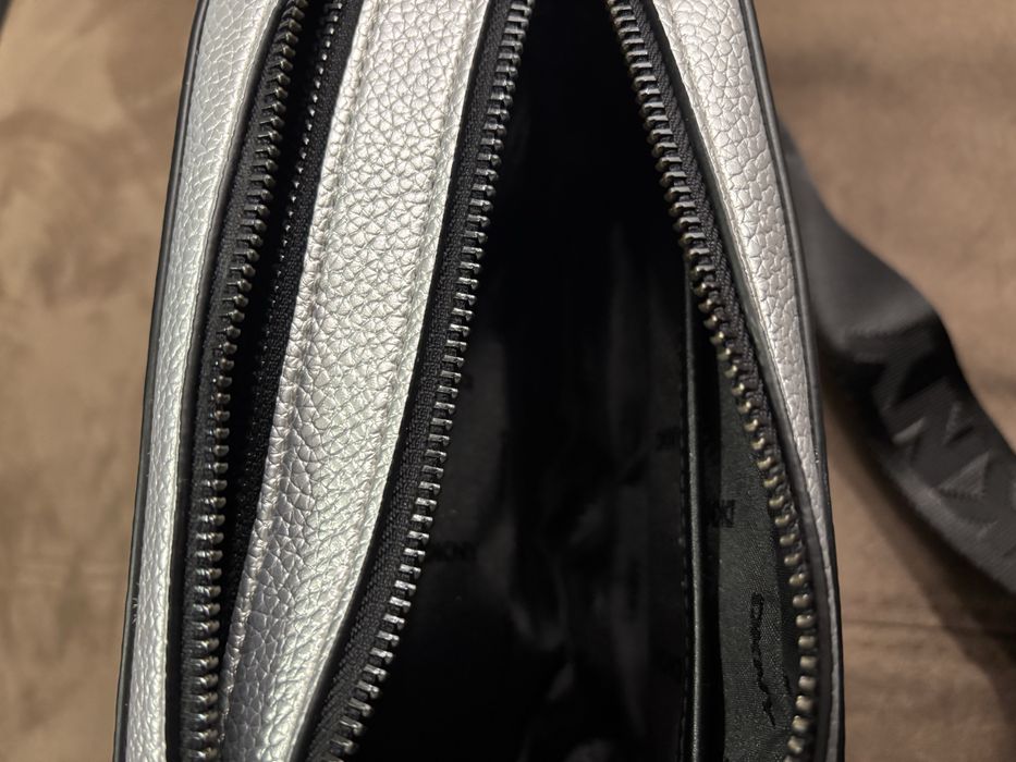 Чанта през рамо DKNY