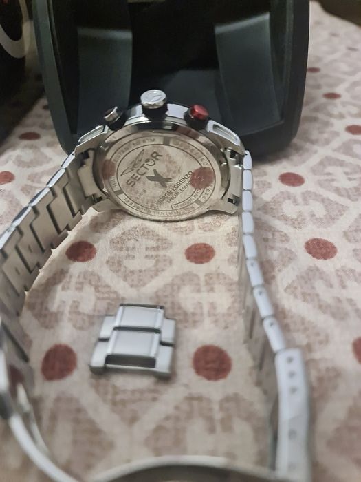 Ceas Sector Nou La Cutie..