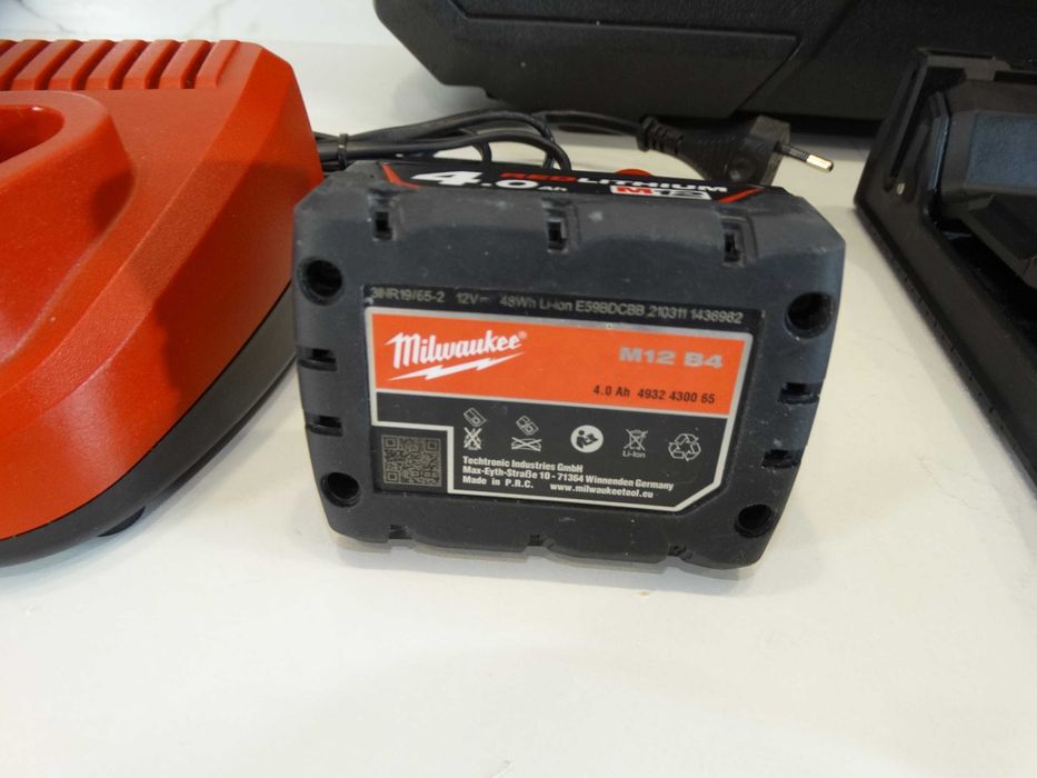 Резервиран - Milwaukee M12 3PL - 3D зелен лазерен нивелир