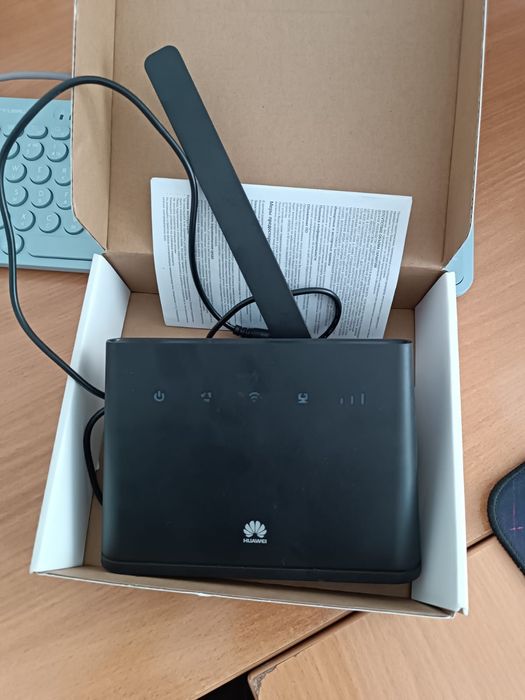Продам роутер Huawei