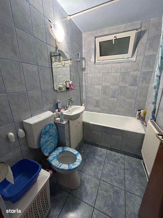 De vanzare apartament cu 2 camere, decomandat,  balcon, zona Smirodava