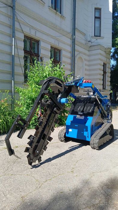 Inchiriere/vanzare  Mini Buldoexcavator cu multiple accesorii incluse