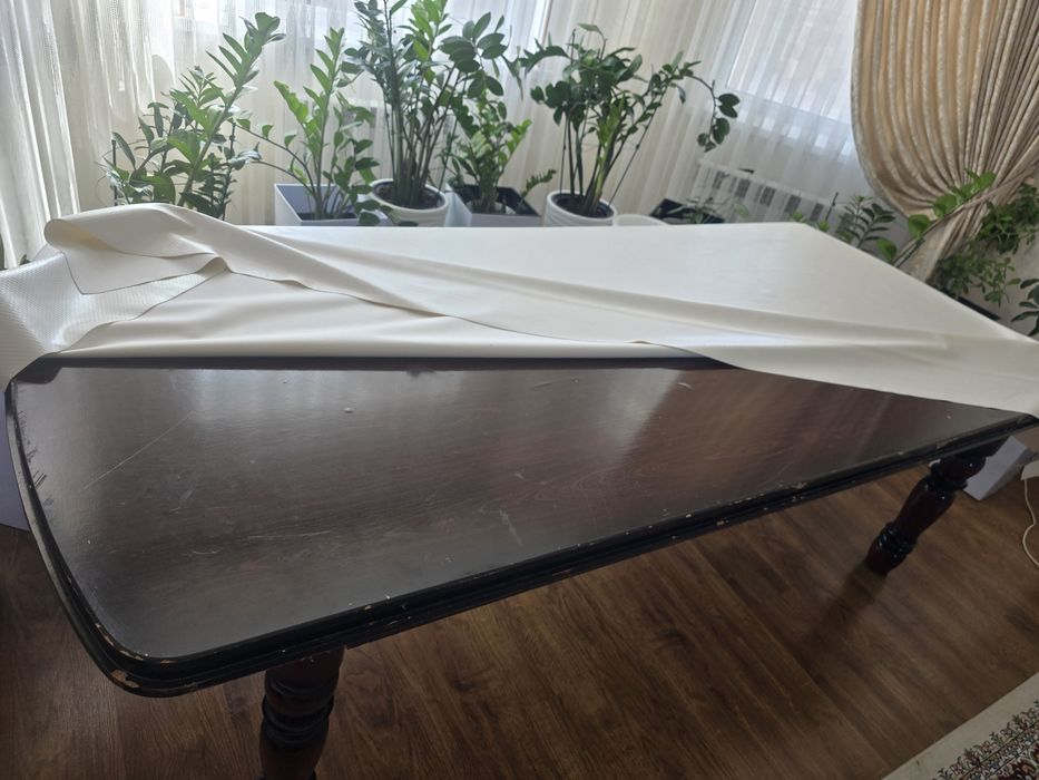 Продается стол для гостинной