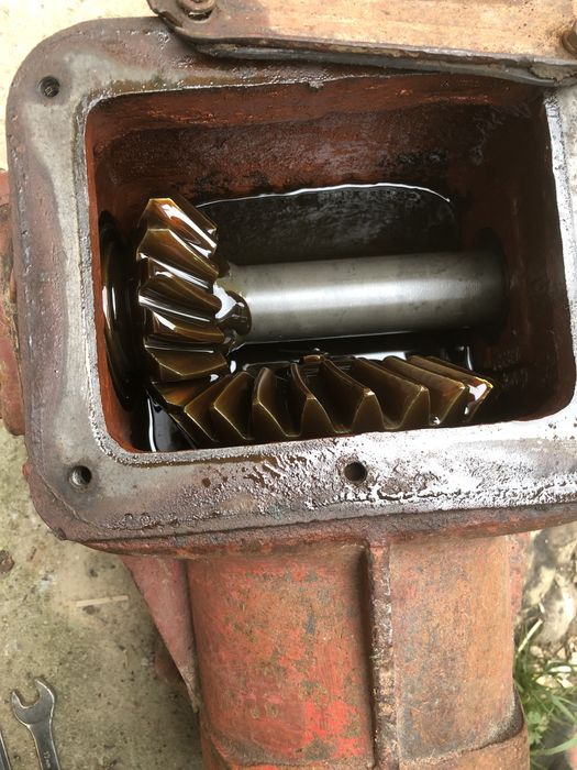 Редуктор 1х1.5 сотилади!