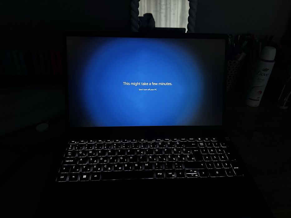 Vand leptop Vostro 3520