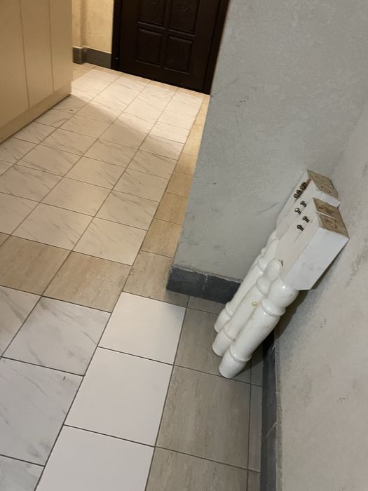 Кухенный стол сатылады столчиктерімен