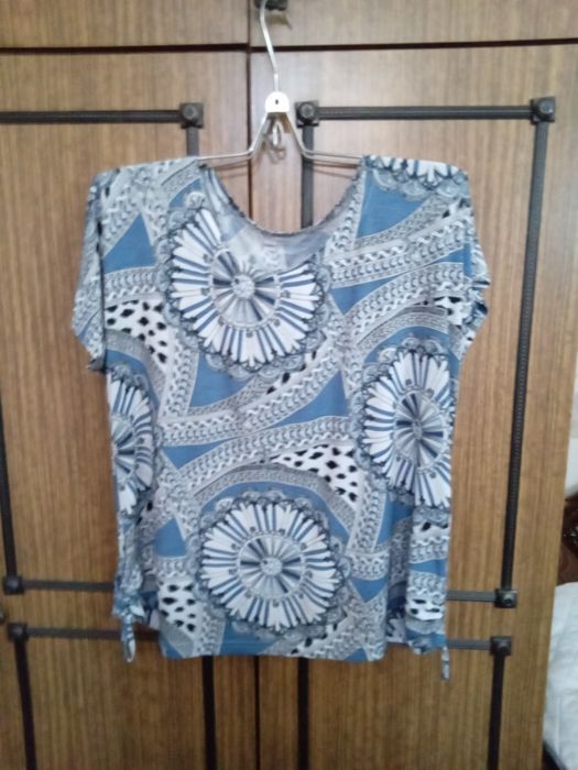 Продам блузки разные