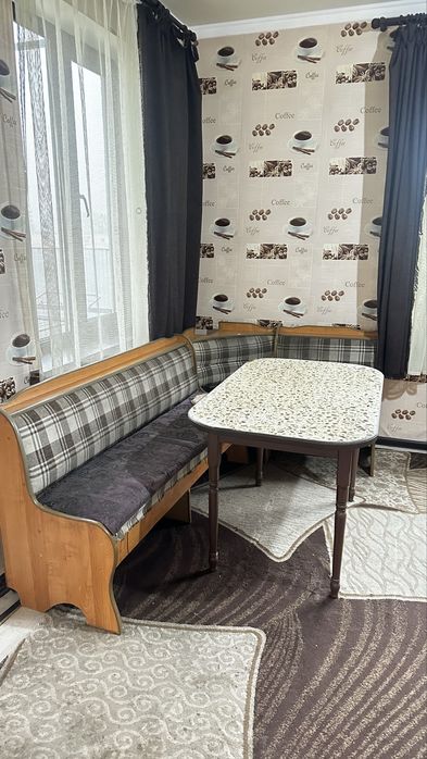 Уголок со столом б/у
