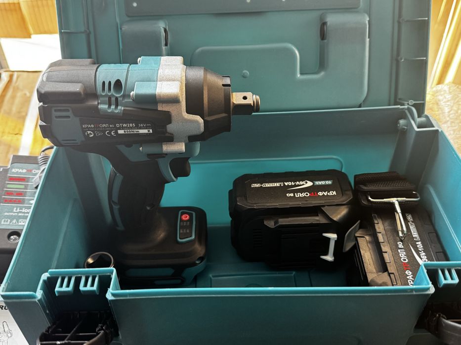 Комбиниран акумулаторен ударен гайковерт винтоверт