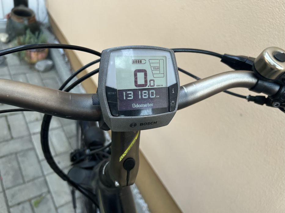 Ebike cube touring hybrid bosch