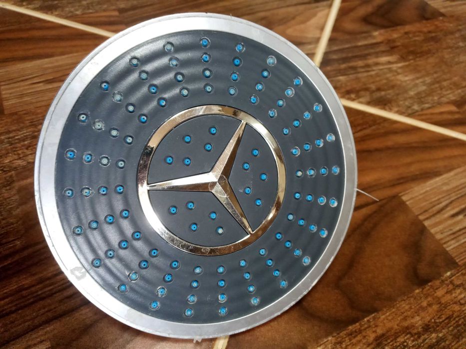 Пластиковый круг с символом Мерседес.Цена 15 тыс