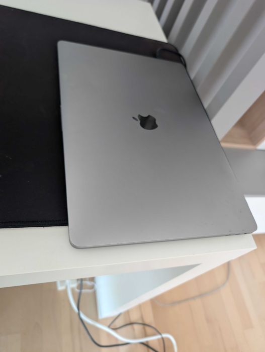 Macbook Pro 15" 2018 i7-8750H 16GB RAM 250GB fara incarcator