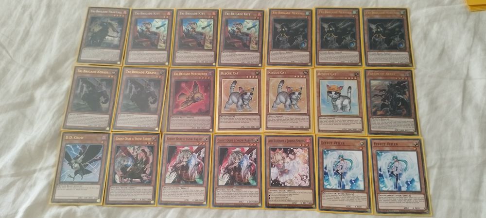 Yu-Gi-Oh Tri brigade deck- недовършен просдава се цял за малко по евти