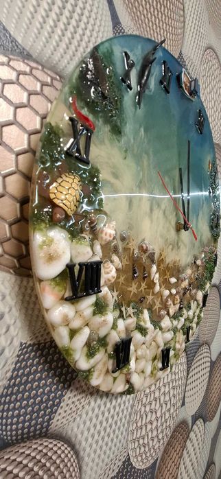 Ръчно изработен стенен часовник от епоксидна смола