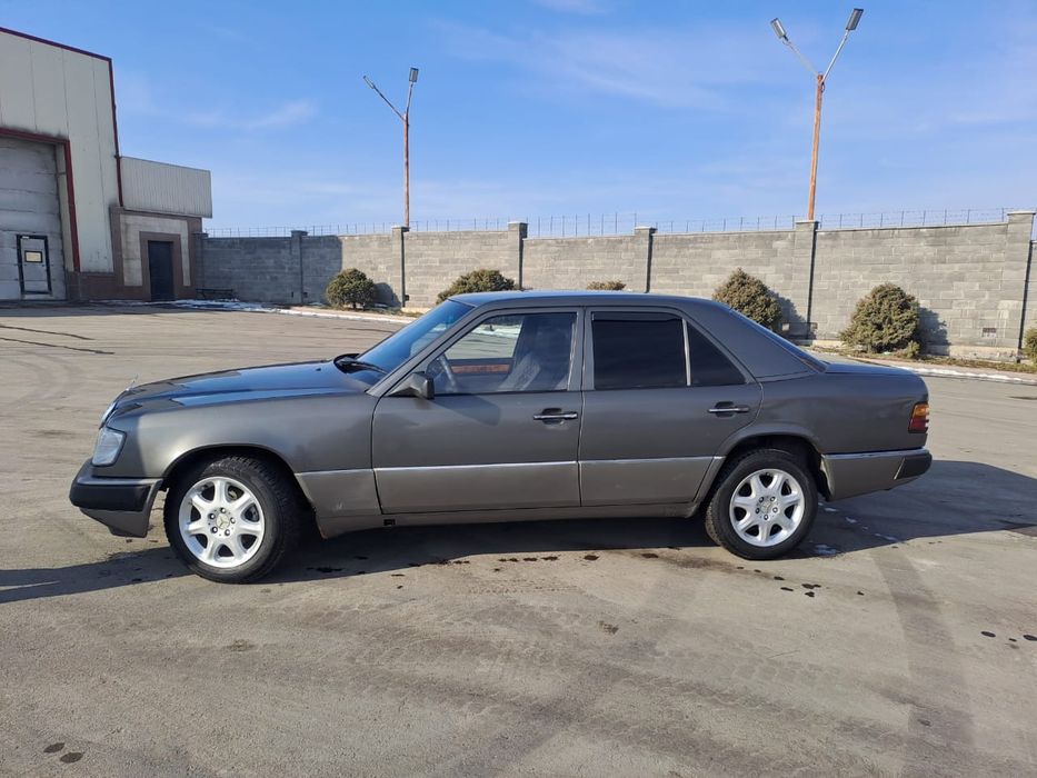 Продам мерс 124 2.3 миханика