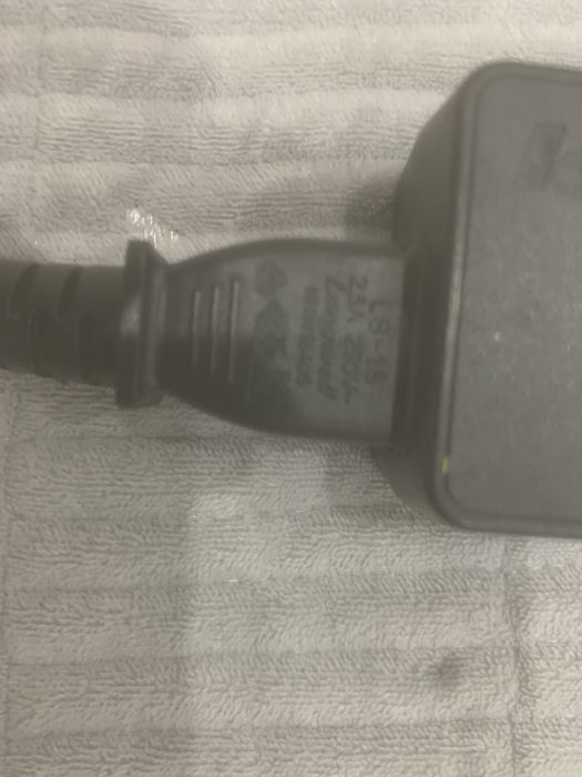 Продам зарядку Lenovo