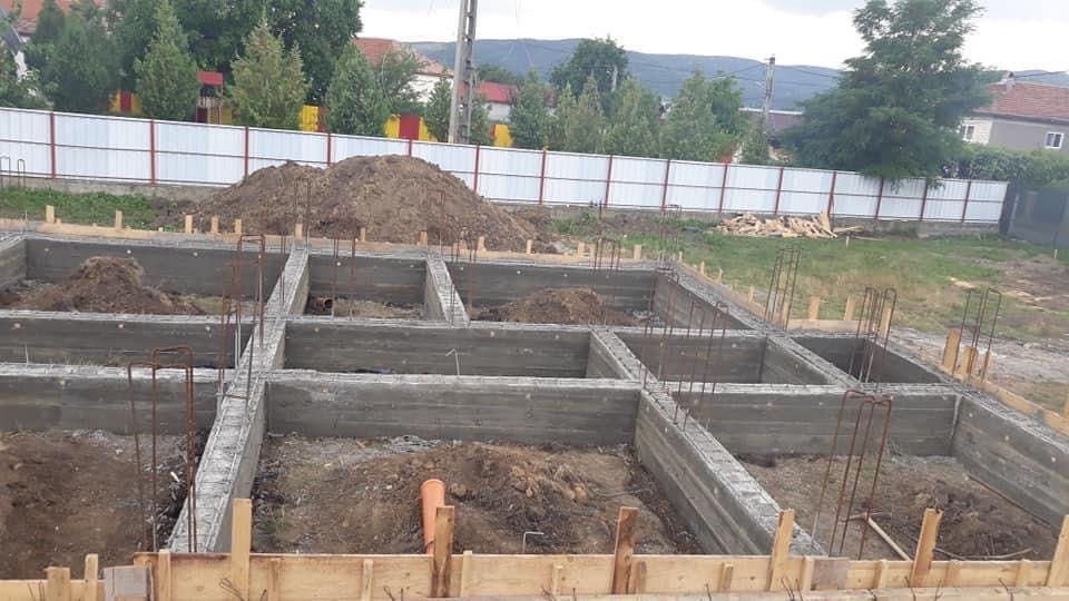 Echipă serioasă calificată exzecutam  case la rosu sau la gata