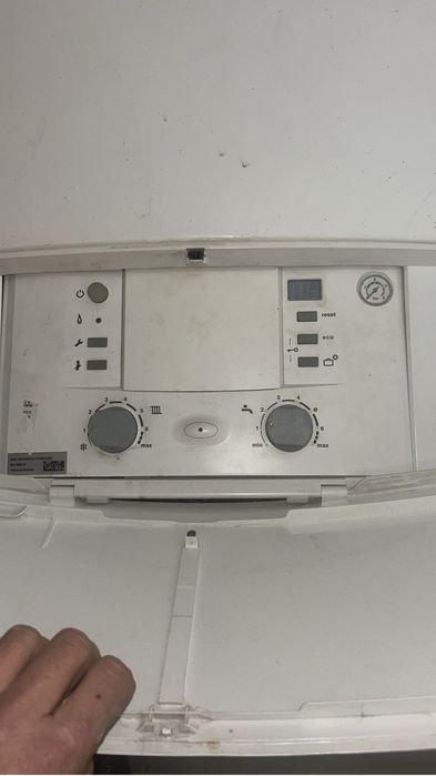 Vand centrala  bosch in stare buna de functionare pe gaz