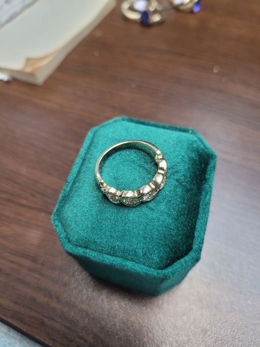 Златен пръстен 14к- 5 диаманта   × 3.5 мм