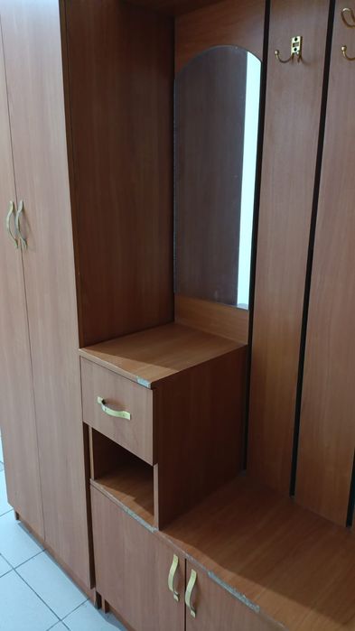 Отдам даром шкафчик для прихожей