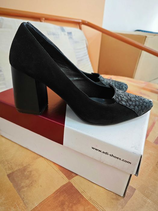 Обувки Adi естествен велур 39